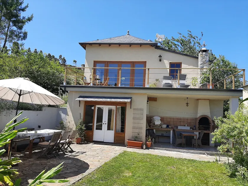 Country house in a privileged location - Image 1