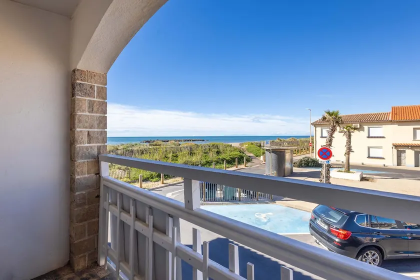 Les Mouettes: 2-bedroom Sea View, Beach 30 m away, 3 Stars - Image 1