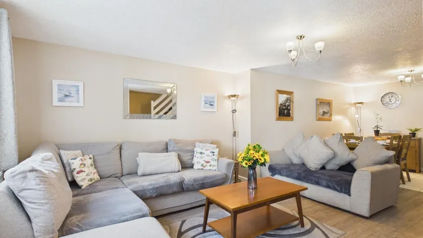 Harry's - 2 Bedroom Holiday Home - Tenby - Image 1