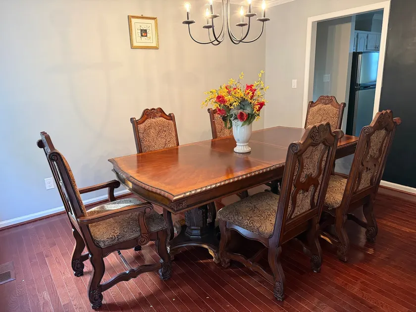 Lakefront 4 bedroom home in the heart of Cary, NC - Image 1