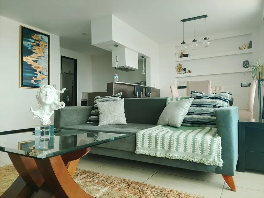 7 Contemporary apartment with balcony - Image 1