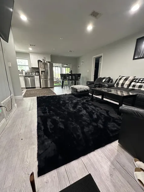 Nice house between two beaches. - Image 1