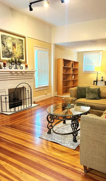 EXQUISITE FAMILY HOME - Image 1
