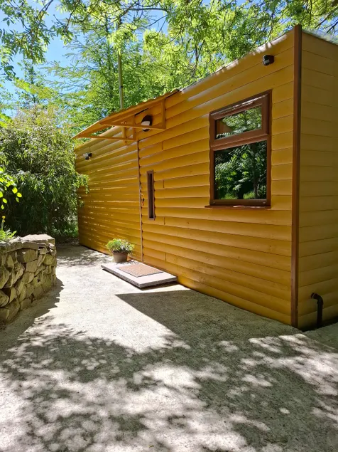 The Swallow's Return LogCabin, Carlingford, A91D954 - Image 1