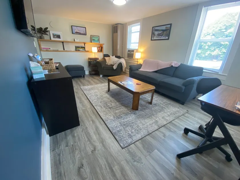 Explore Scenic MQT! Bluff St Estates 1st Floor Apt - Image 1
