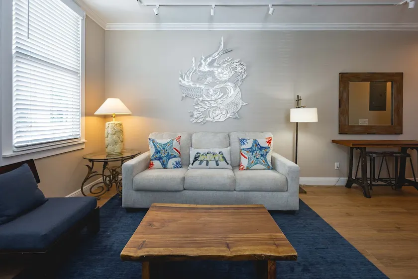 Mesa House, Uno-Perfect Location - Image 1