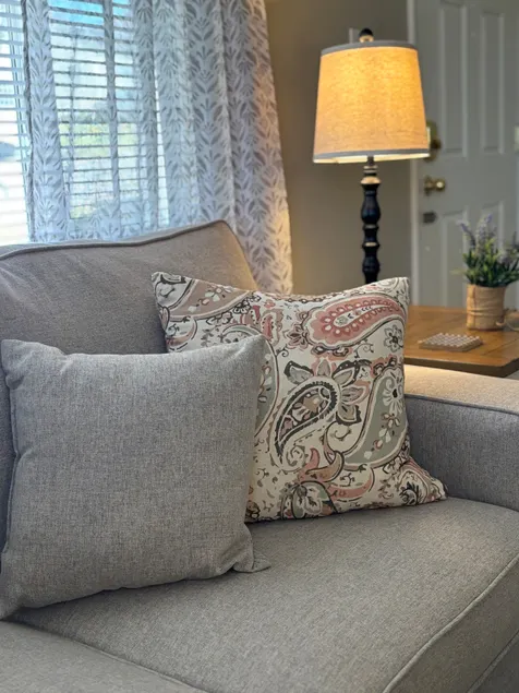 Cute and Cozy Farmhouse Chic - Image 1