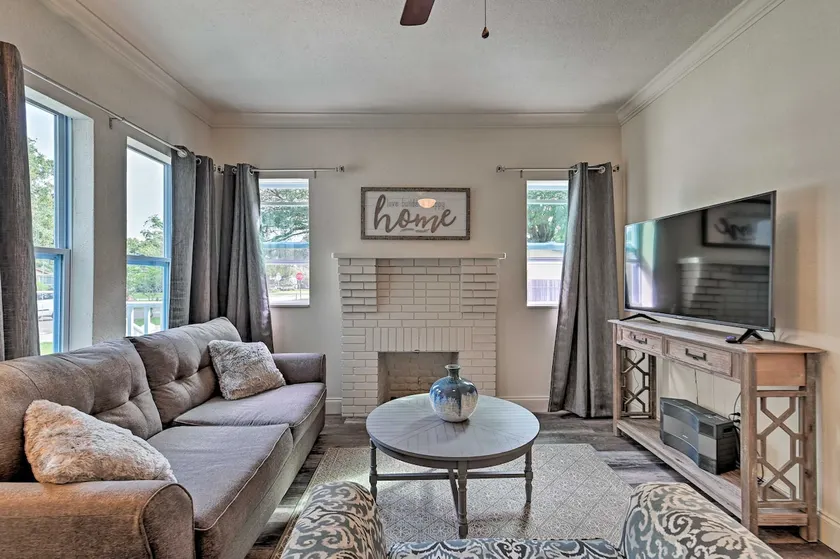 Walk to Dtwn: Winter Garden Home w/ Patio - Image 1