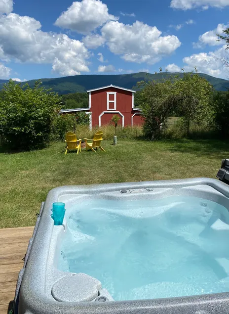 Luray Country Cottage - Pool, Hot Tub & Views - Image 1