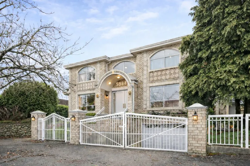 Spacious 4BR Home Near Downtown and Airport - Image 1