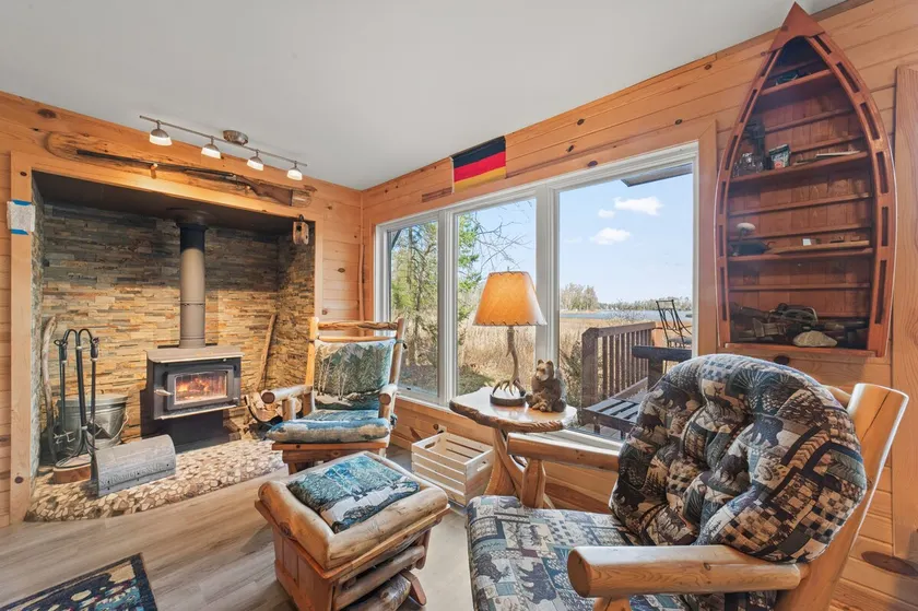 Serene lake front getaway with epic lake views - Image 1