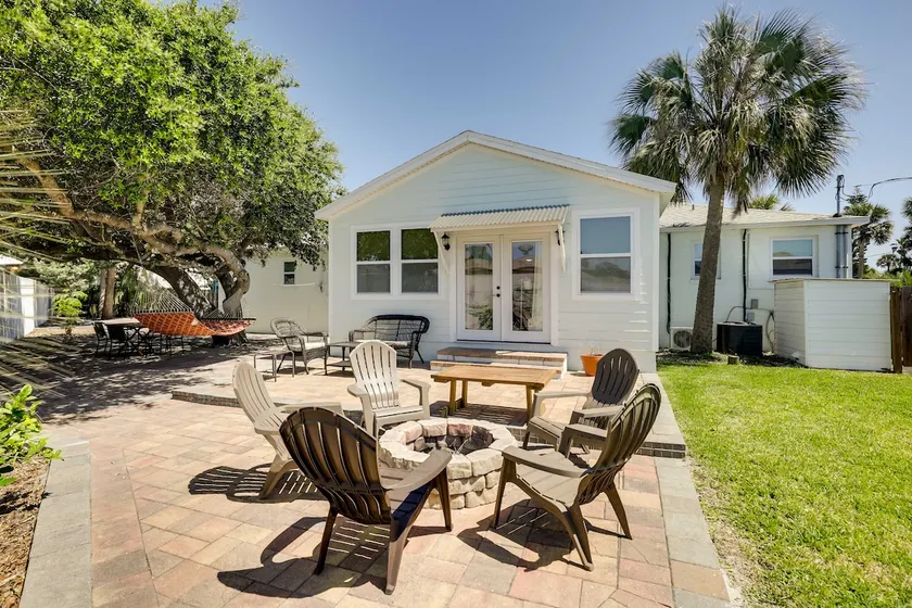 NUOVO! Cottage costiero w / Fire Pit + Patio By the Ocean - Image 1