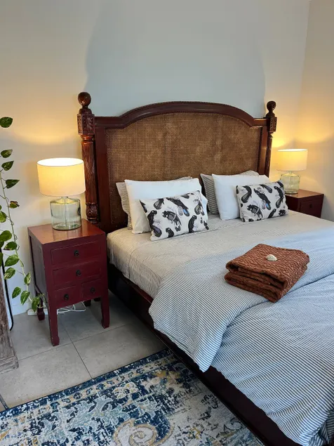 Pets ok- spacious Modern studio in heritage town - Image 1