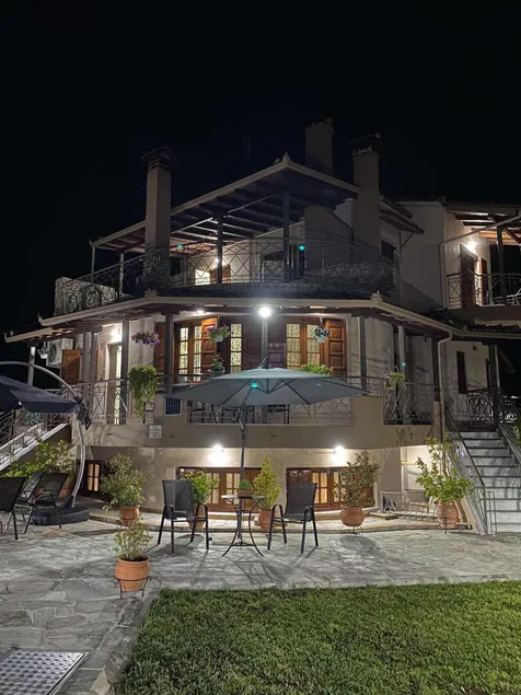 Kardoulas House in Nature - Image 1
