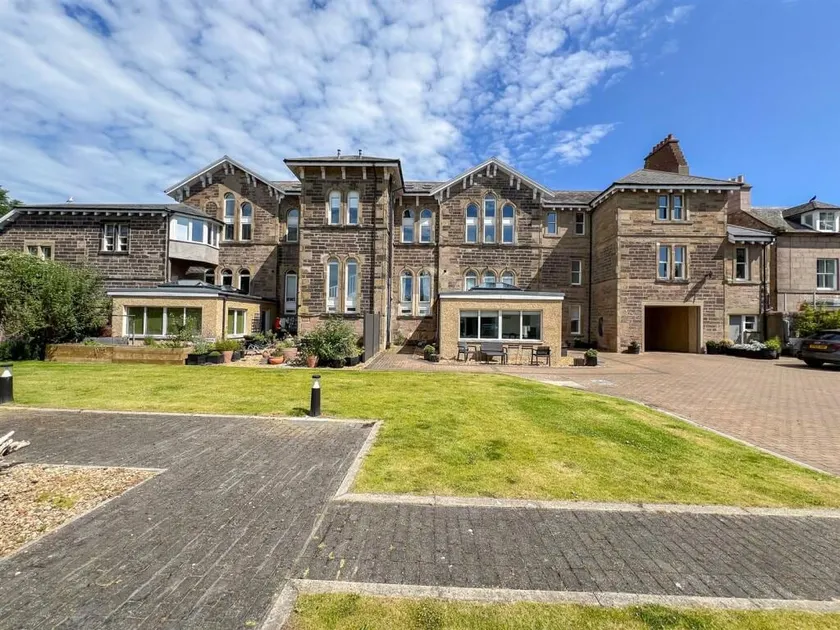 St Aidan's House - central location, river view - Image 1