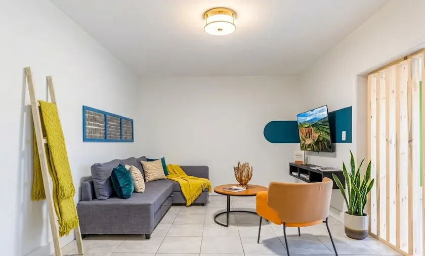 Sleeps 8! Prime Location in Central Miami - Image 1