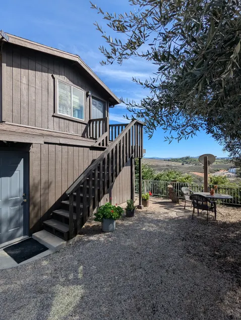 Guest studio on hilltop farm - Image 1