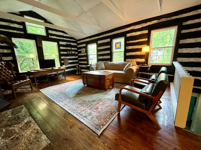 Unique Stay in a 1907 Log Cabin on The Kentucky River - Image 1