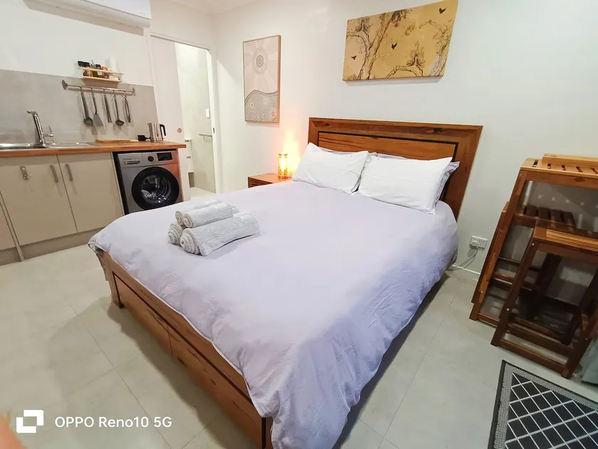 Private Studio | Parking | Self-Contained - Image 1