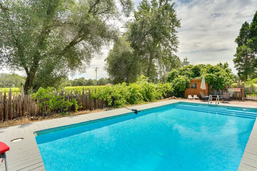 NY! Wine Lover's Retreat in Burnsini Vineyards! - Image 1