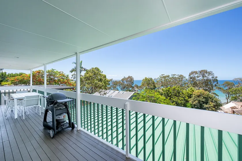 Noosa Escape 2BR Ocean Views, Walk to Beach - Image 1