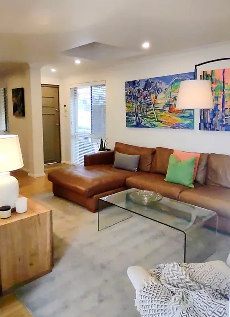 Beautifully Refurbished Garden Villa - Image 1