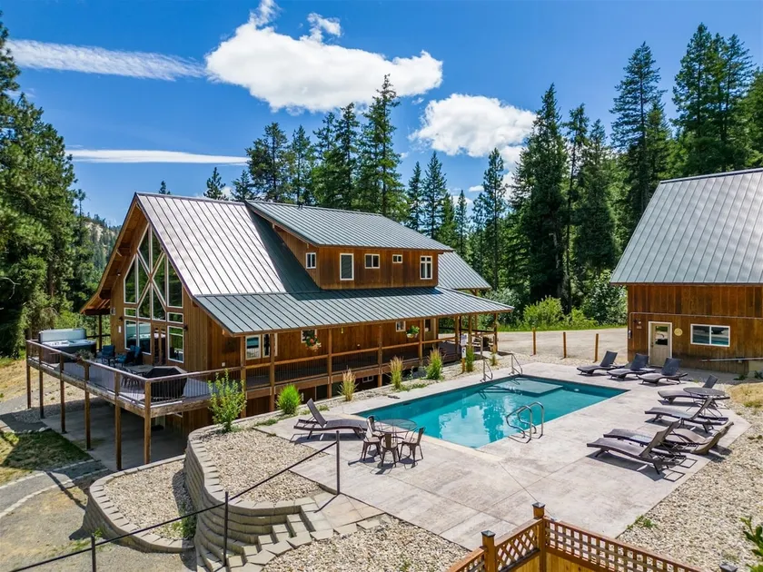 Custom Lodge Near Leavenworth w/ Game Room - Image 1