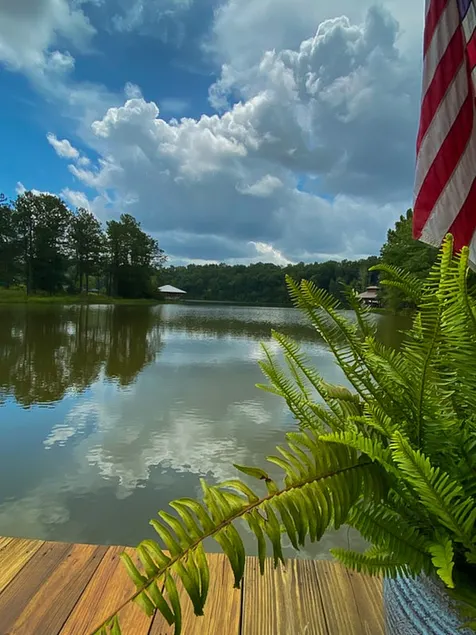 Charming Lakeside Cottage on Golden Pond - Image 1