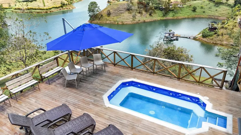 Spectacular Guatape Lake House! Perfect to escape and relax. - Image 1