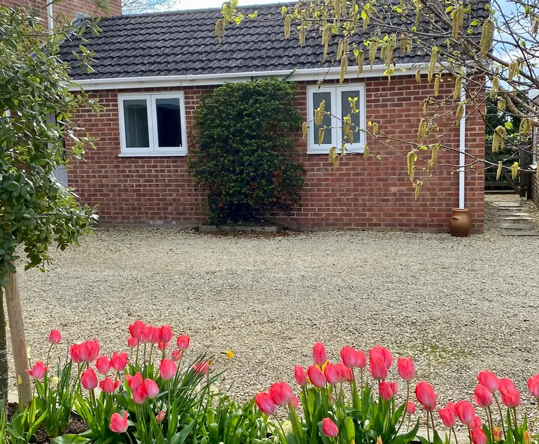 Bridleway Retreat - Continental Breakfast Included - Image 1