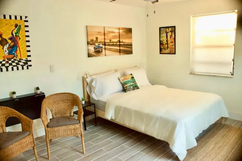 Havana Nights Guesthouse•Private Stay+Free Parking - Image 1