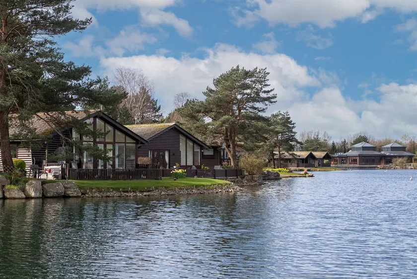 Keer Lodge a lakeshore haven Pine Lake Resort - Image 1