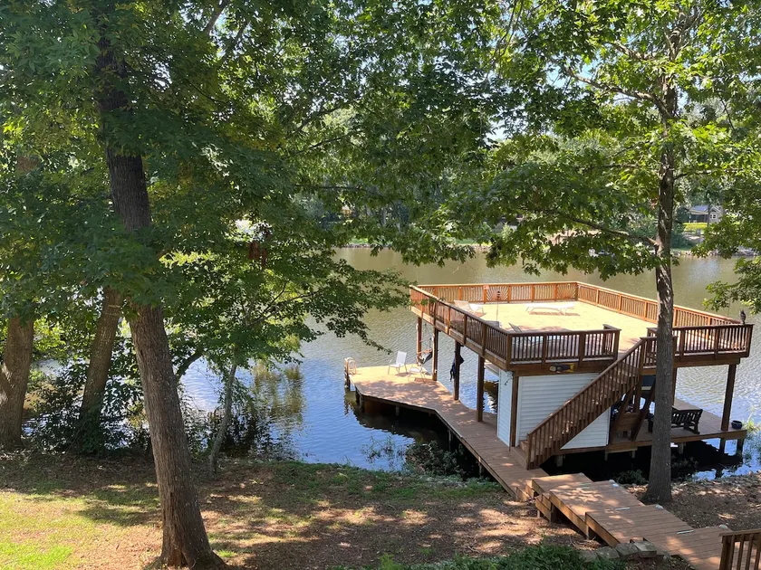 It's better on Lake Gaston! w/friends & family - Image 1