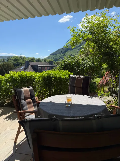 Vista de tres castillos en un apartamento de lujo con terraza cubierta y vista al castillo - Image 1