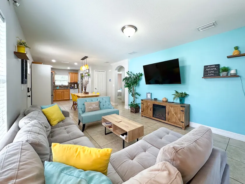 Your Enchanted *Downtown* Winter Garden Home - Image 1