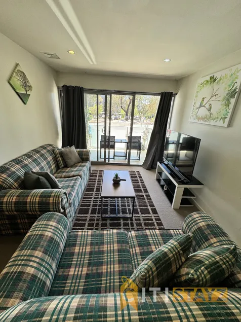 Braddon 1BD - Walk to Tram - Gym - Free Parking - Image 1