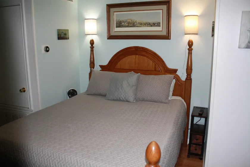 Cozy Efficiency near town and University - Image 1