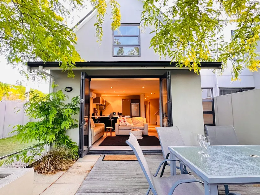 Next to Hagley Park - 7 Night special deals - Bookahome - Image 1