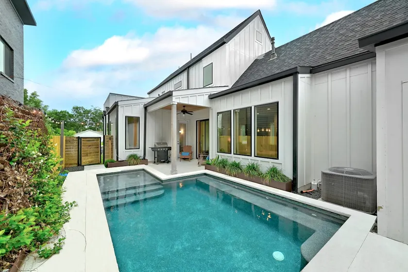 Downtown White-Tree House med opvarmet privat pool og tagterrasse - Image 1