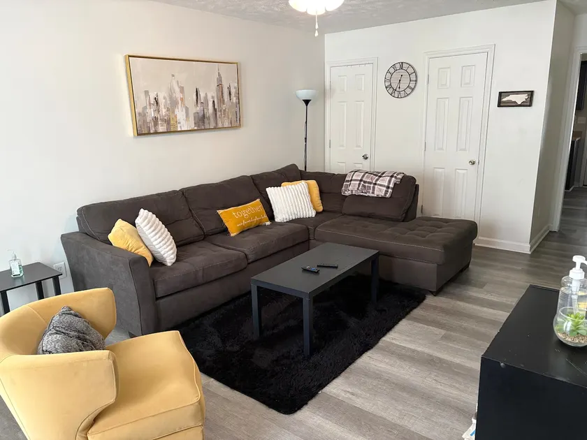Comfy 2 Bedroom 2.5 bath Downtown Fayetteville - Image 1