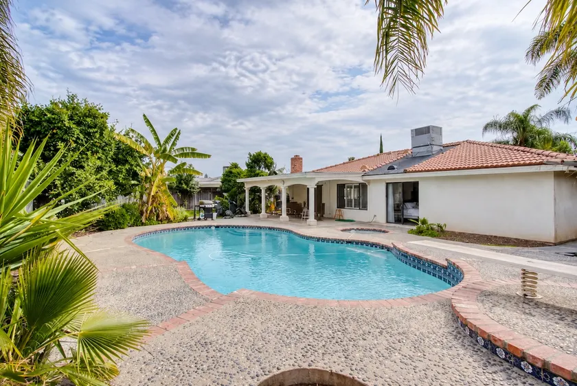 Cozy Hygge Home Centrally Located 2 King Beds - Image 1