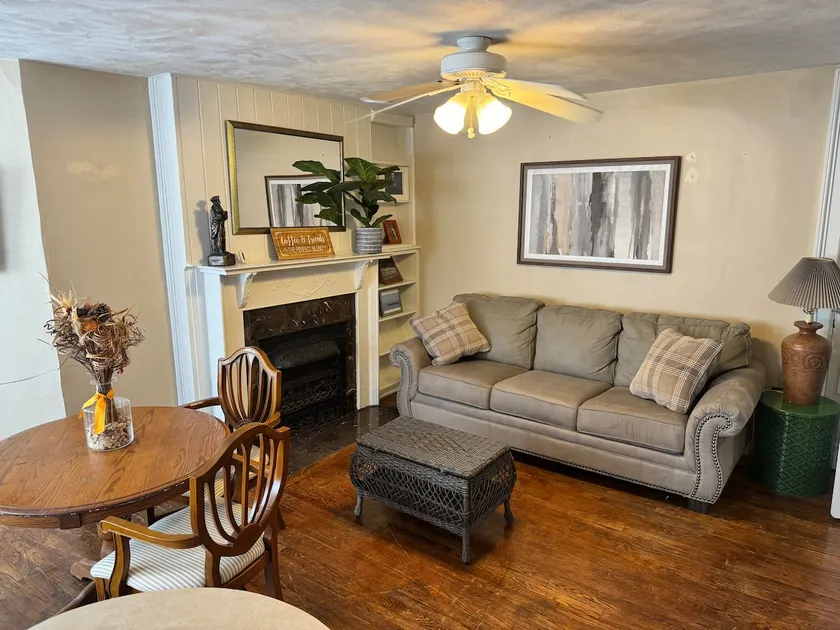 Summer Getaway - Apt 4 - sleeps 4 @ 56 Central - Image 1