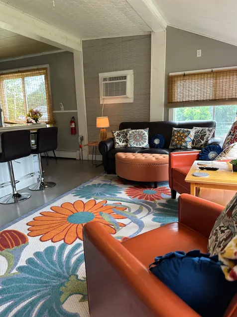 Scenic, Comfy Riverfront Haven-3Bdrm - Image 1