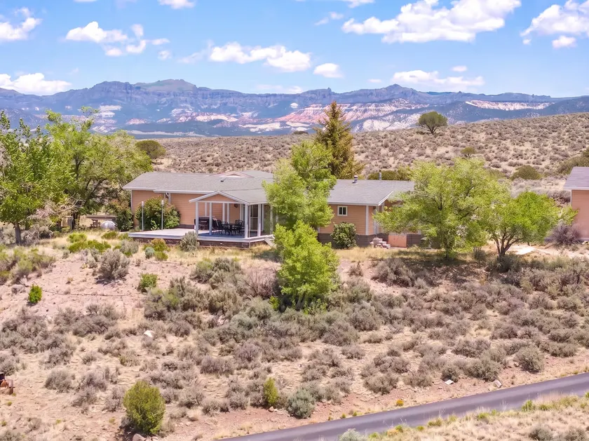 Hilltop Heaven - 5 Star Views, Location, Game Room - Image 1
