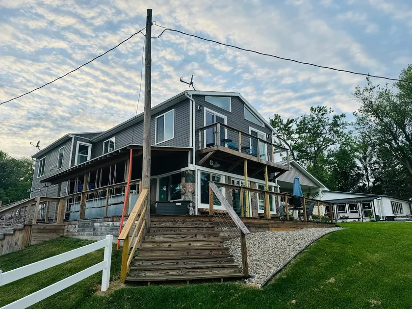 Stunning 6-bed Lakefront Home on Nettle Lake ! - Image 1
