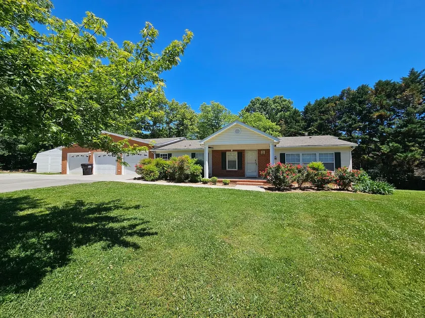 The Blessed Way 4 BD RM 3 BA Great for Large Groups - Image 1