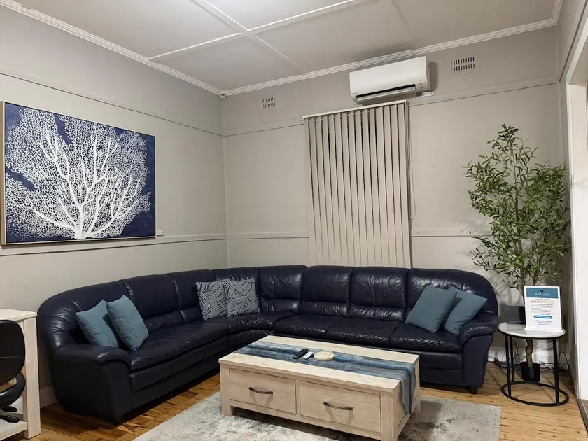3BR Figtree 10 mins walk to shops & malls w/ Wi-Fi - Image 1