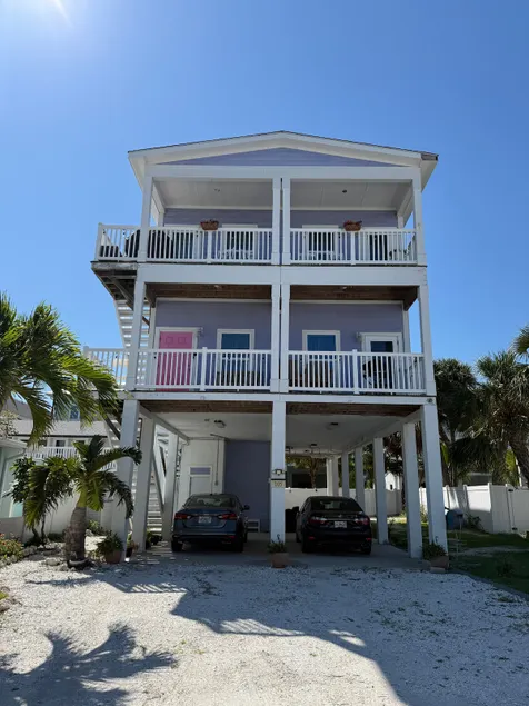 Lisa's Beach House - 90 steps to the beach - Image 1