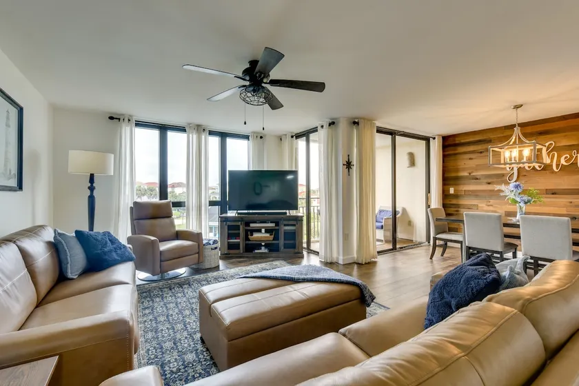 Airy Destin Condo w/ Pool - Walk to Private Beach! - Image 1