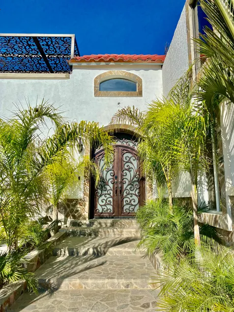 The Queen's House in Rancho El Descanso - Image 1